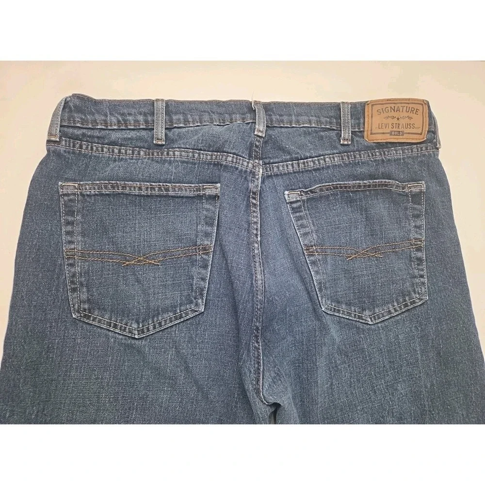 Levis signature by
